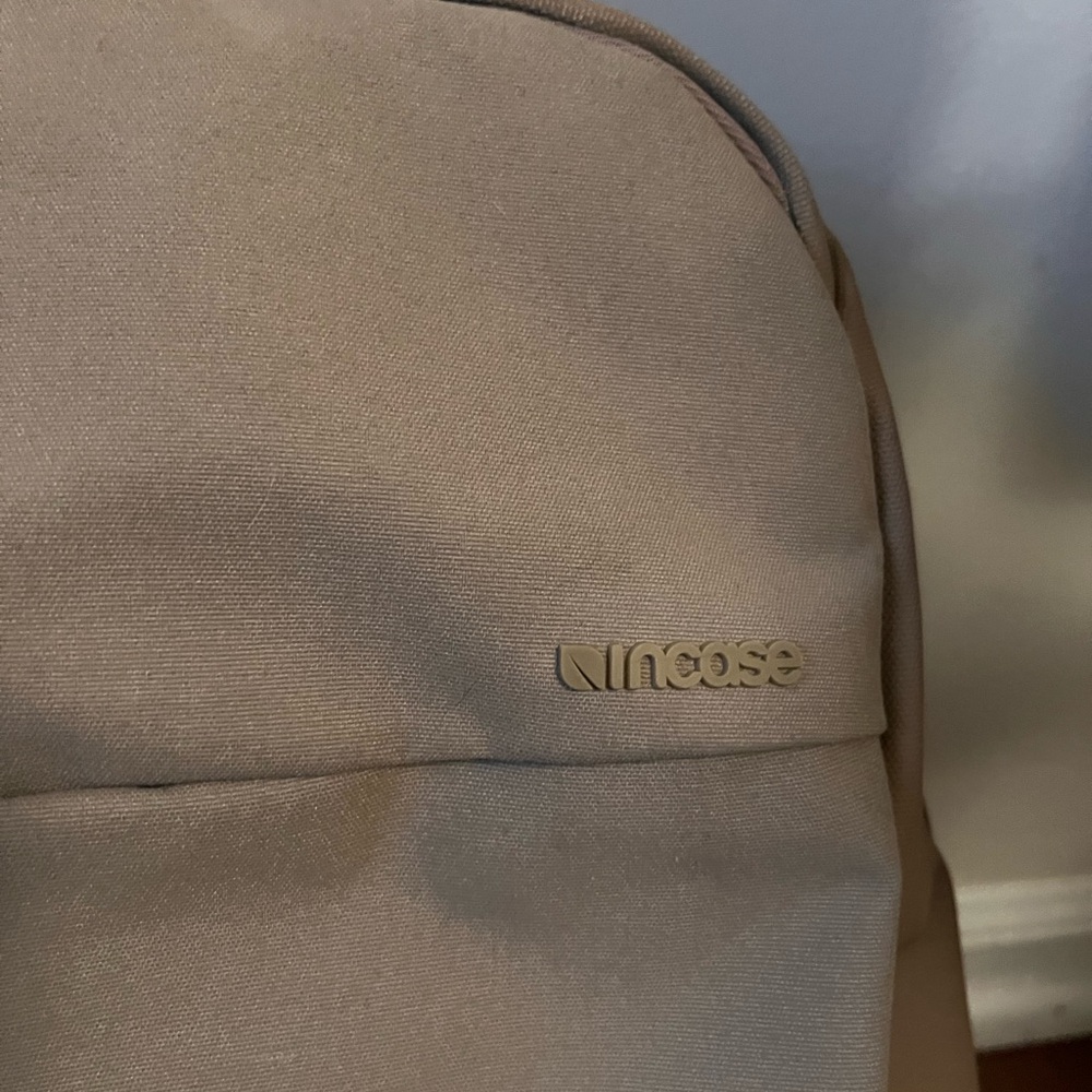 Incase City Compact Backpack - 18L - Picture 2 of 5